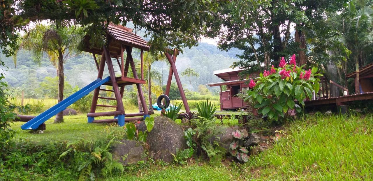 Ada Lodge *